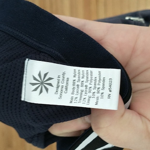 Athleta women’s sports bra size medium navy blue coastal nautical stripes - Picture 4 of 5